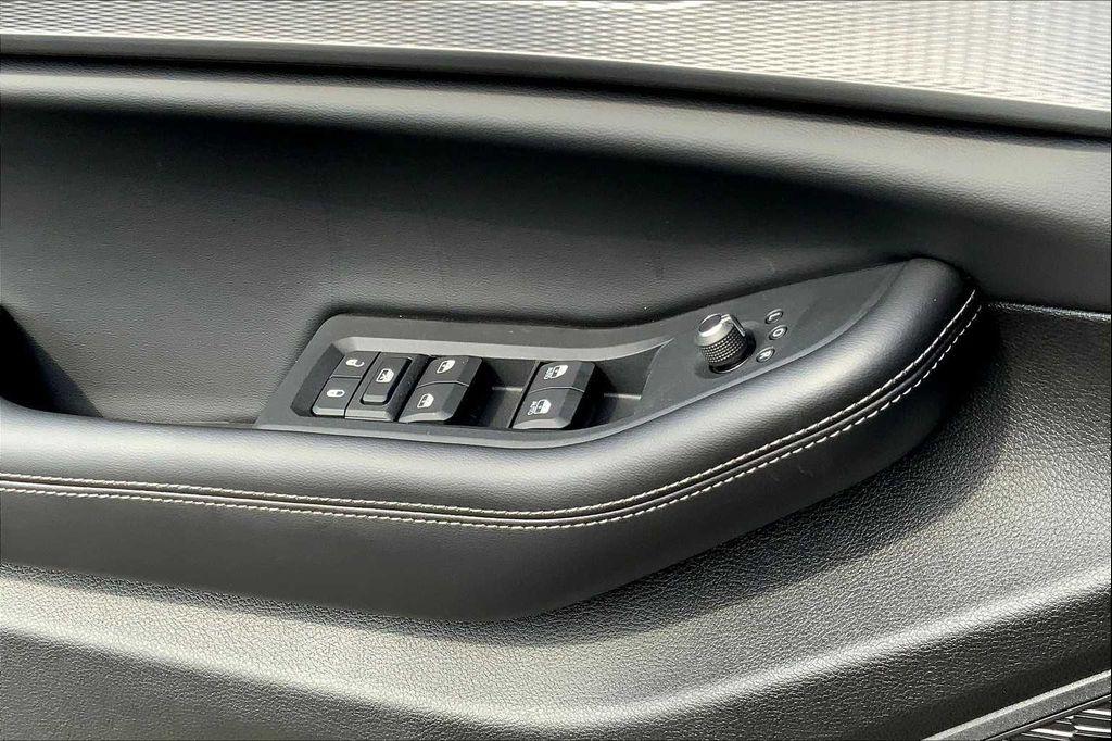new 2025 Jeep Grand Cherokee L car, priced at $42,992