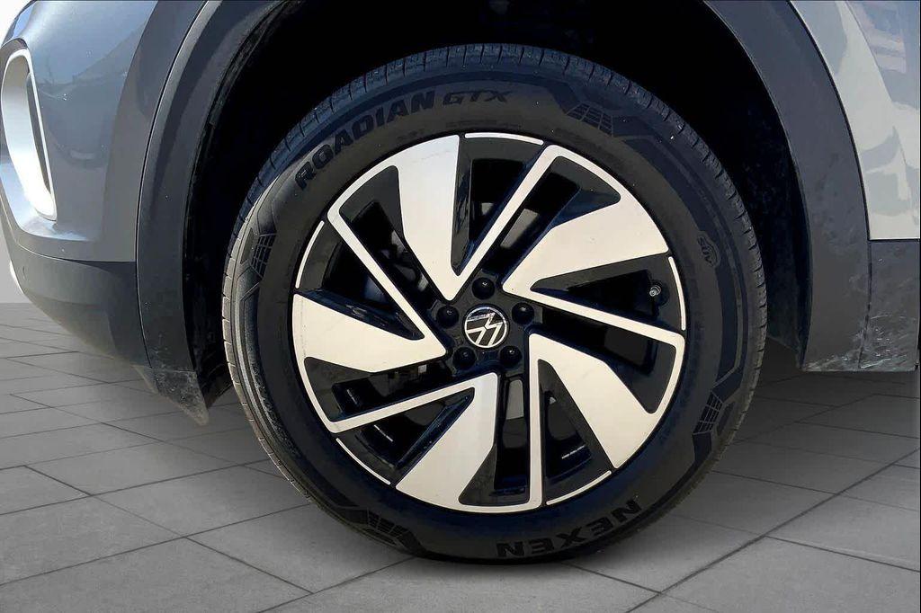 used 2024 Volkswagen Atlas car, priced at $32,150