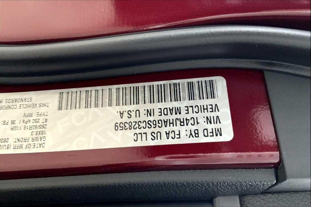 new 2025 Jeep Grand Cherokee car, priced at $39,125