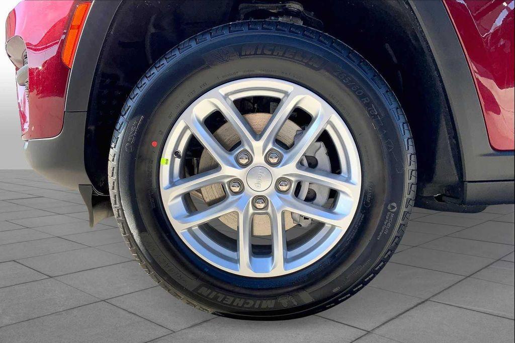 new 2025 Jeep Grand Cherokee car, priced at $39,125