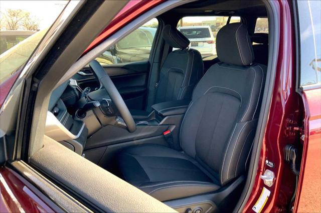 new 2025 Jeep Grand Cherokee car, priced at $40,256