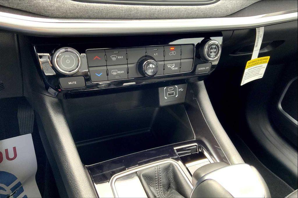 new 2025 Jeep Compass car, priced at $30,760