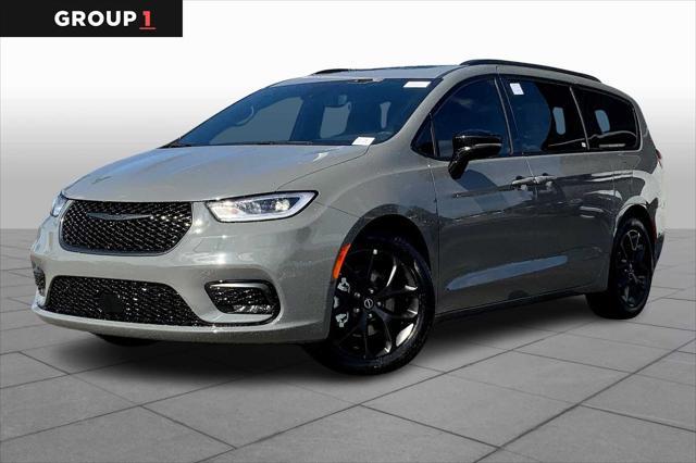 new 2025 Chrysler Pacifica car, priced at $53,832