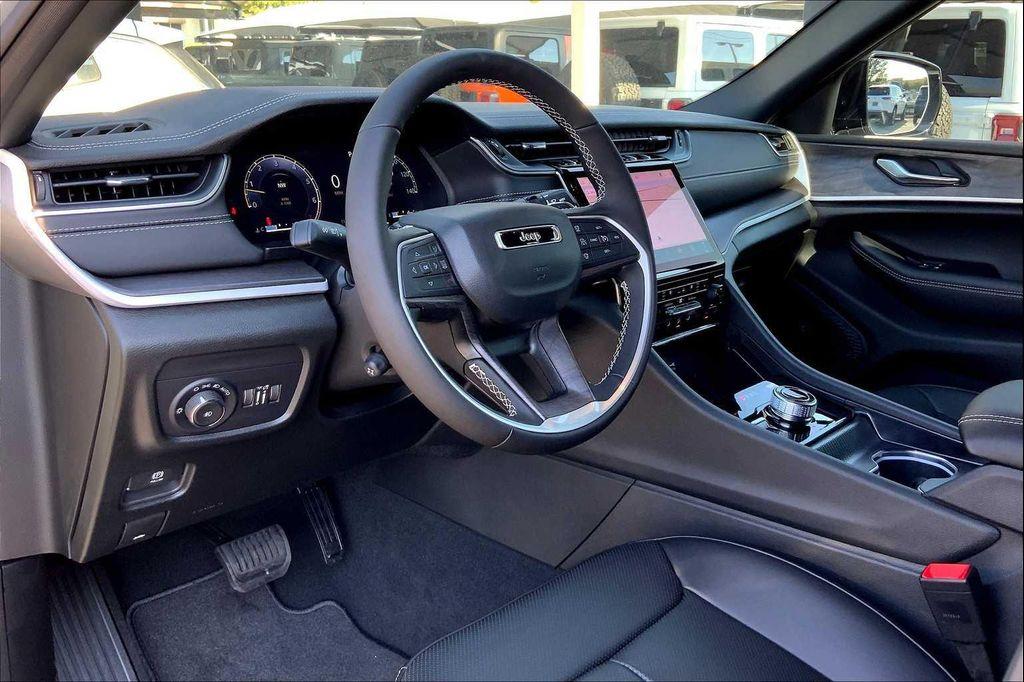 new 2025 Jeep Grand Cherokee car, priced at $51,764