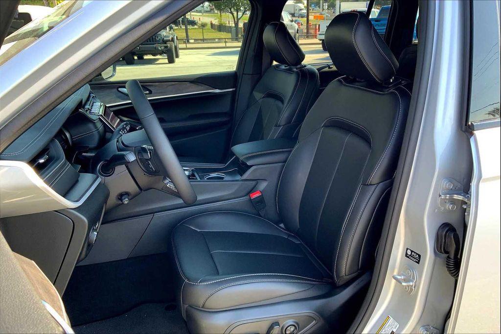 new 2025 Jeep Grand Cherokee car, priced at $51,764