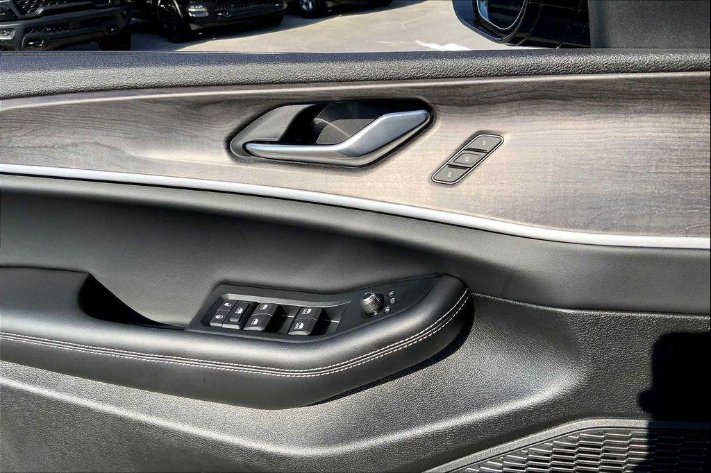 new 2025 Jeep Grand Cherokee car, priced at $51,764