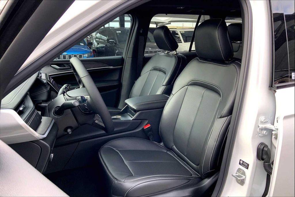 new 2025 Jeep Grand Cherokee car, priced at $52,312