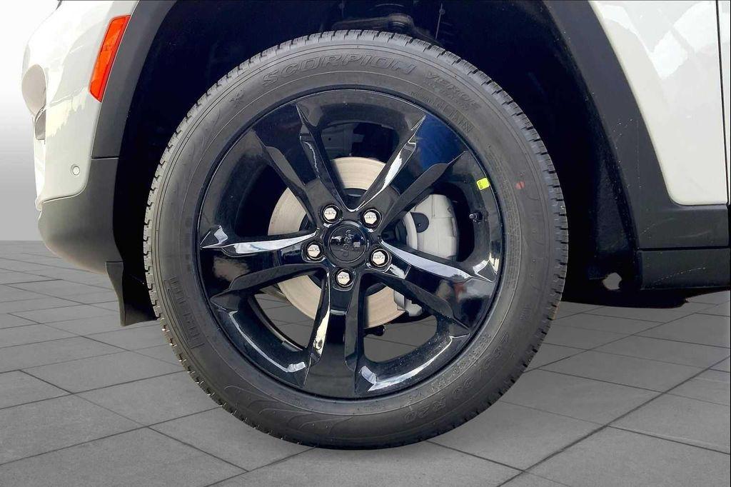 new 2025 Jeep Grand Cherokee car, priced at $52,312