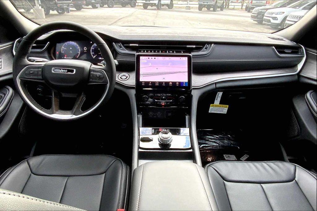 new 2025 Jeep Grand Cherokee car, priced at $52,312