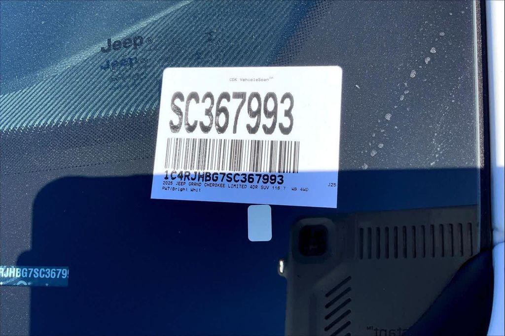 new 2025 Jeep Grand Cherokee car, priced at $52,312