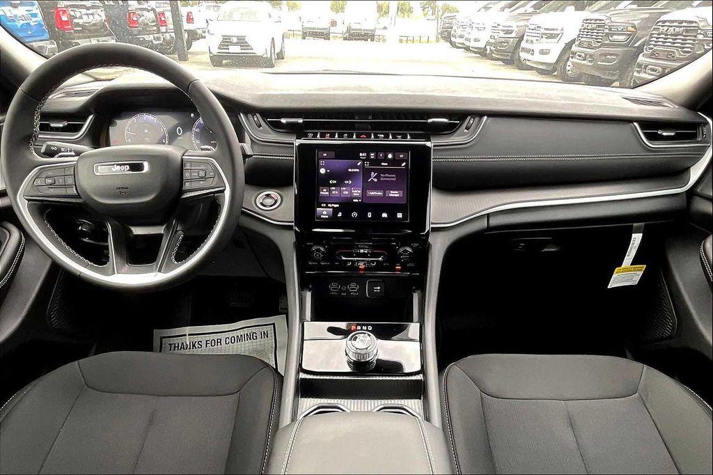 new 2025 Jeep Grand Cherokee L car, priced at $39,128