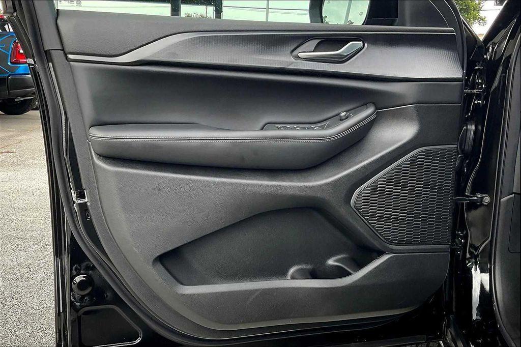 new 2025 Jeep Grand Cherokee L car, priced at $39,128