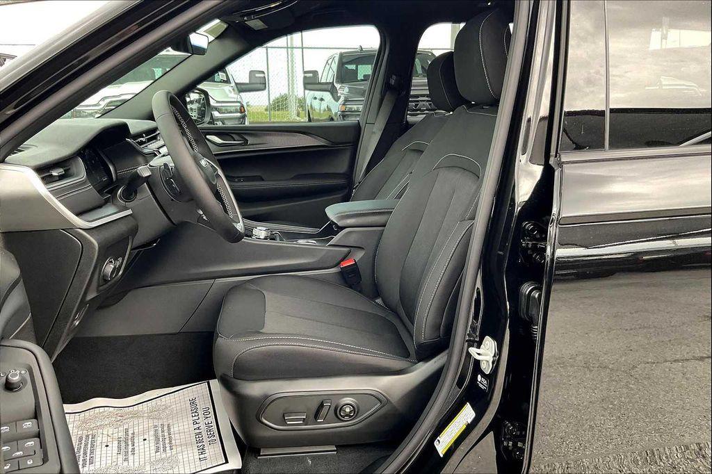 new 2025 Jeep Grand Cherokee L car, priced at $39,128
