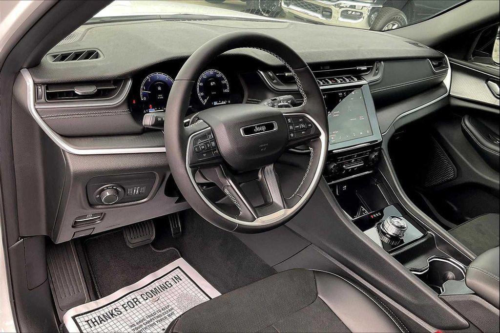 new 2025 Jeep Grand Cherokee car, priced at $41,487