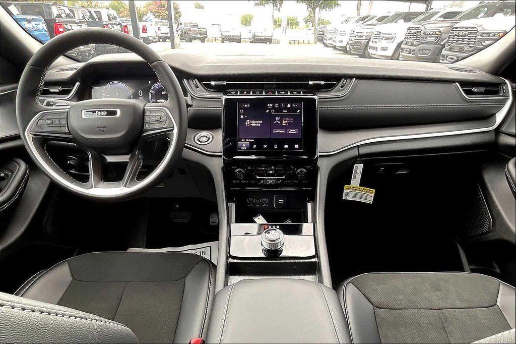 new 2025 Jeep Grand Cherokee car, priced at $41,487