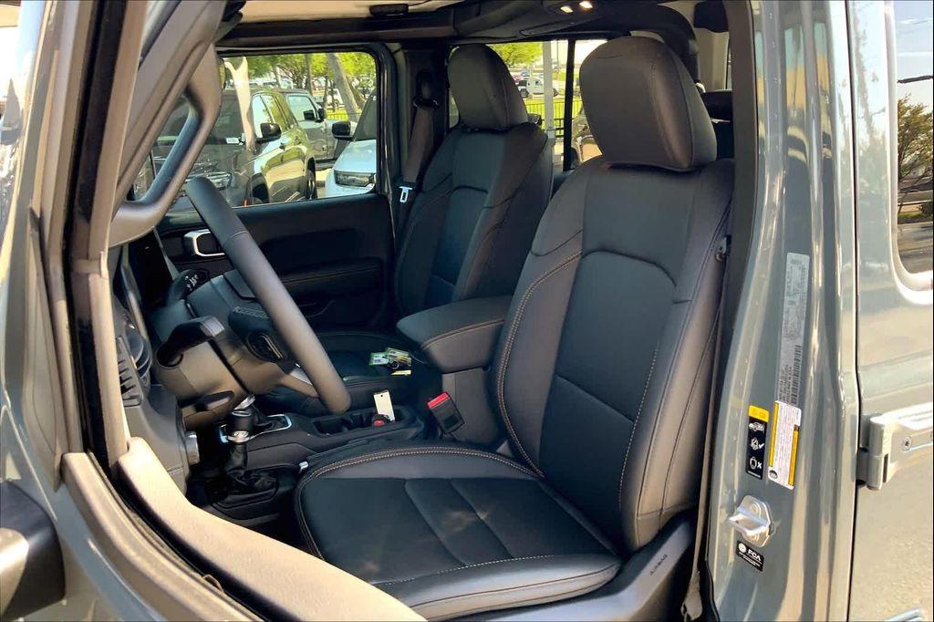 new 2025 Jeep Gladiator car, priced at $49,410