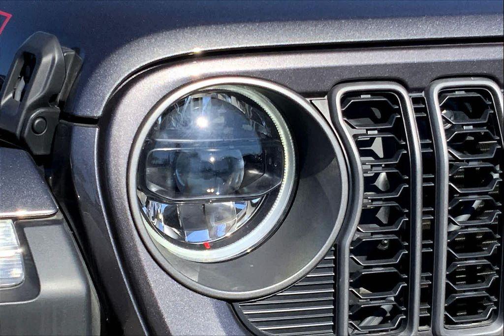 new 2025 Jeep Gladiator car, priced at $61,194