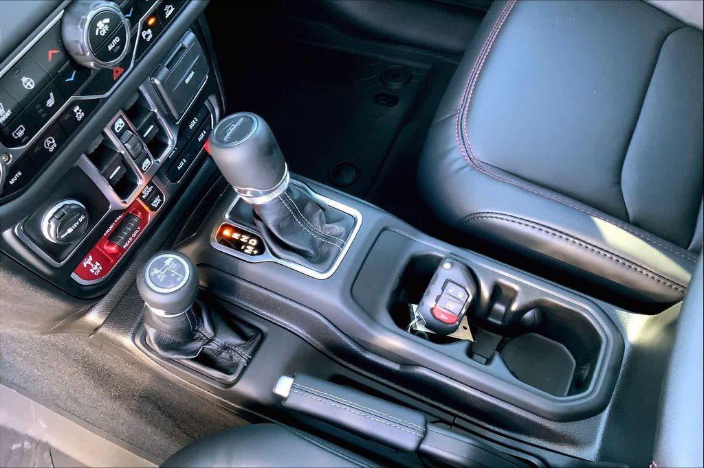 new 2025 Jeep Gladiator car, priced at $61,194