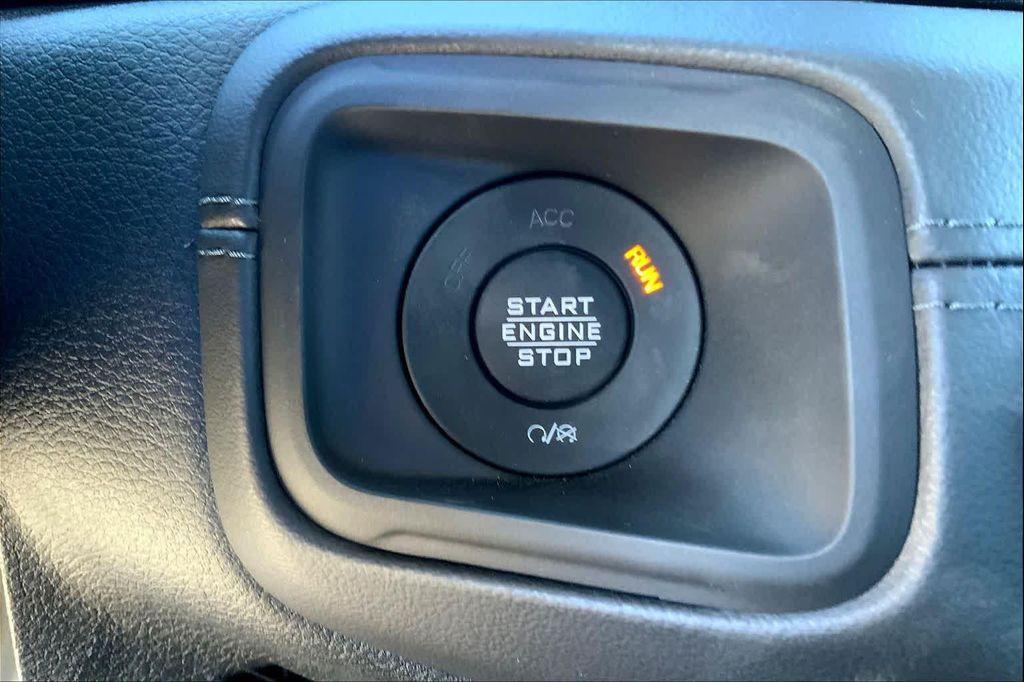 new 2025 Jeep Gladiator car, priced at $61,194