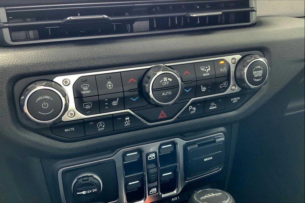 new 2025 Jeep Gladiator car, priced at $48,393