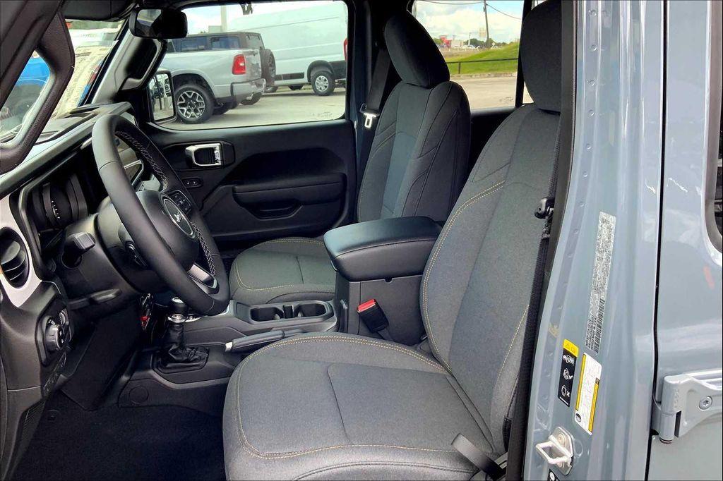 new 2025 Jeep Gladiator car, priced at $48,393