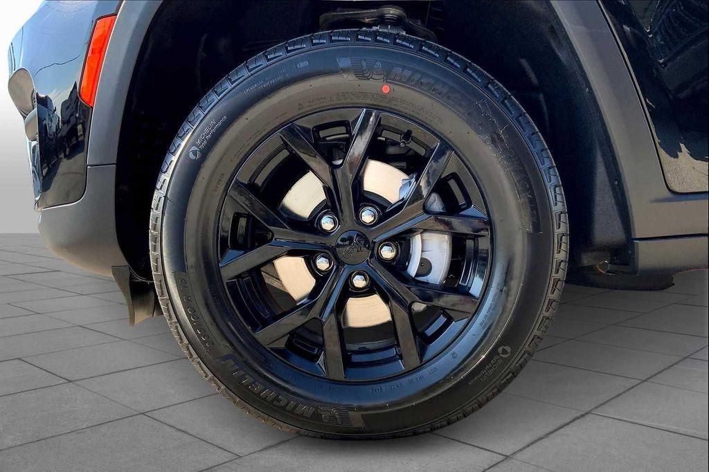 new 2025 Jeep Grand Cherokee car, priced at $43,459