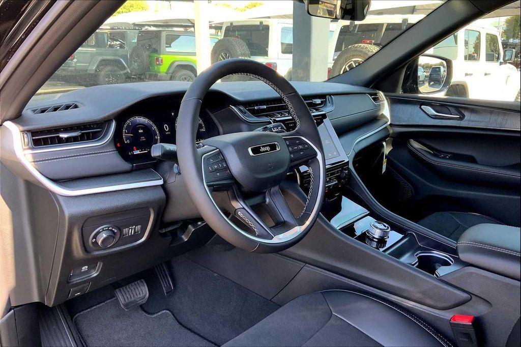 new 2025 Jeep Grand Cherokee car, priced at $43,459
