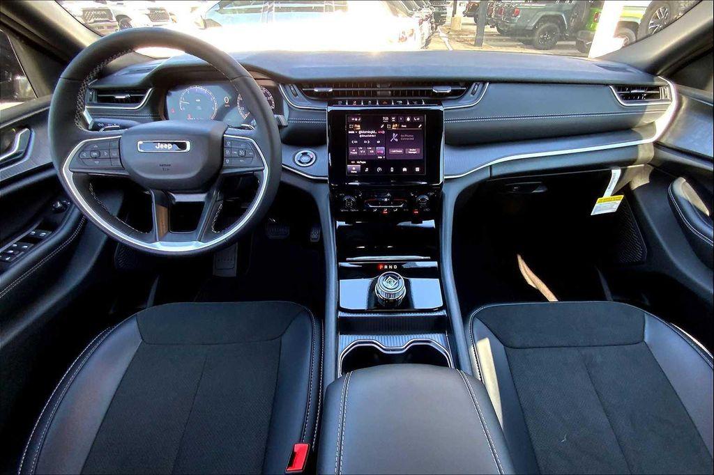 new 2025 Jeep Grand Cherokee car, priced at $43,459