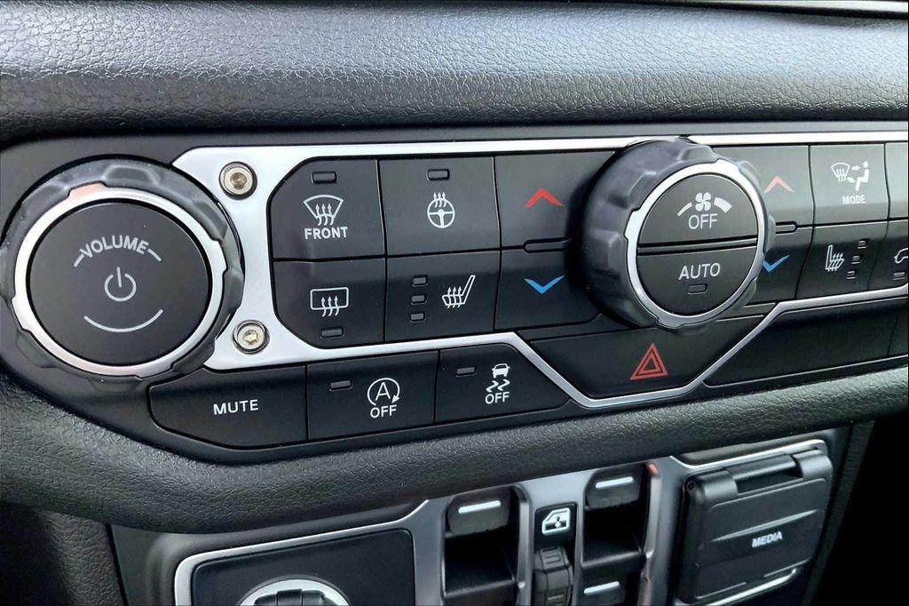 new 2025 Jeep Wrangler car, priced at $61,175