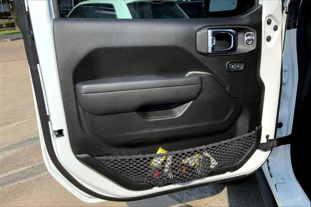new 2025 Jeep Wrangler car, priced at $61,175