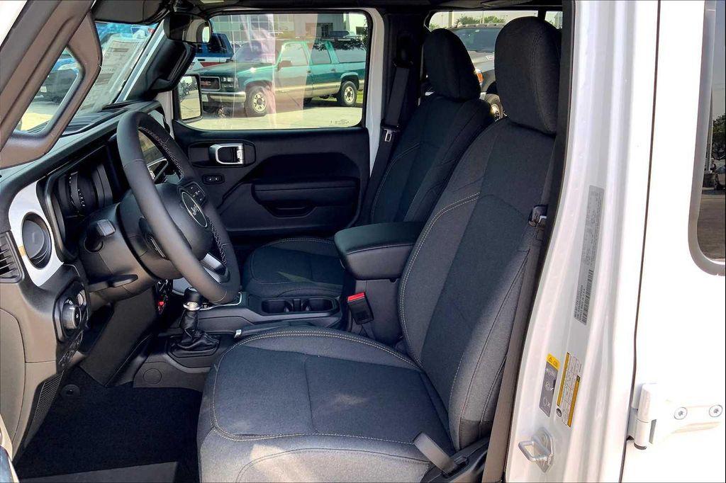 new 2025 Jeep Wrangler car, priced at $61,175