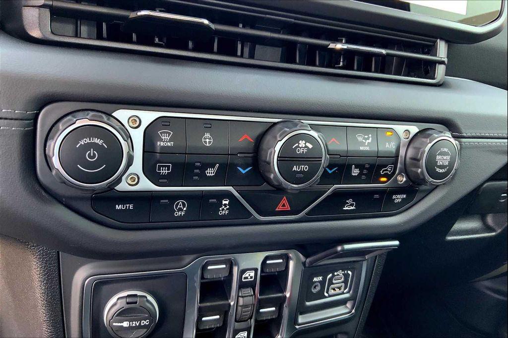 new 2025 Jeep Gladiator car, priced at $46,940