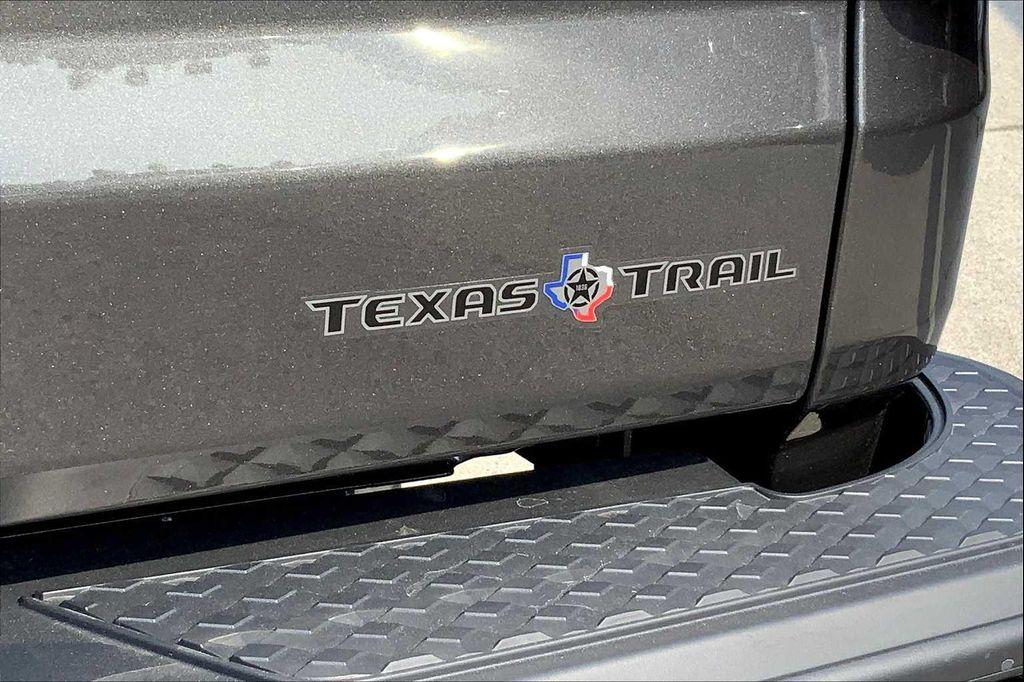 new 2025 Jeep Gladiator car, priced at $46,940