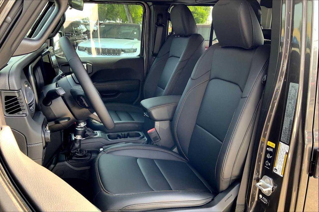 new 2025 Jeep Gladiator car, priced at $46,940