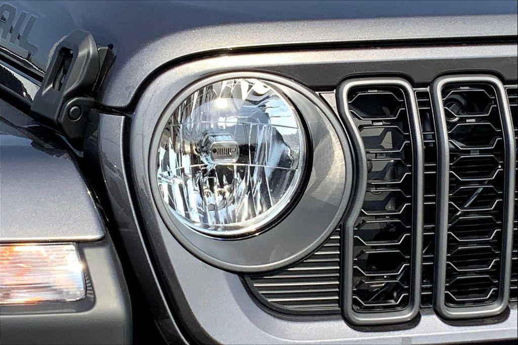 new 2025 Jeep Gladiator car, priced at $46,940