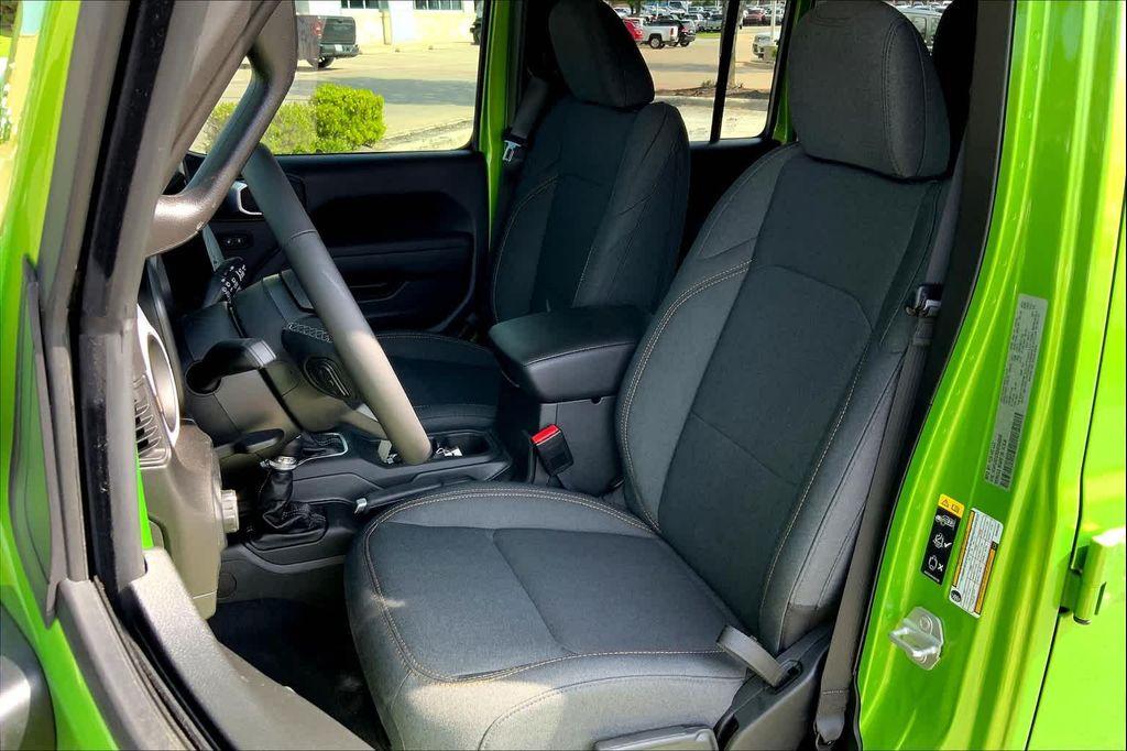 new 2025 Jeep Wrangler car, priced at $47,601