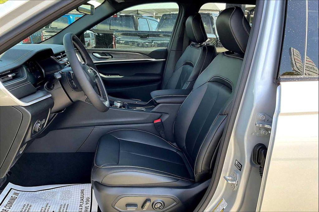 new 2025 Jeep Grand Cherokee car, priced at $42,310