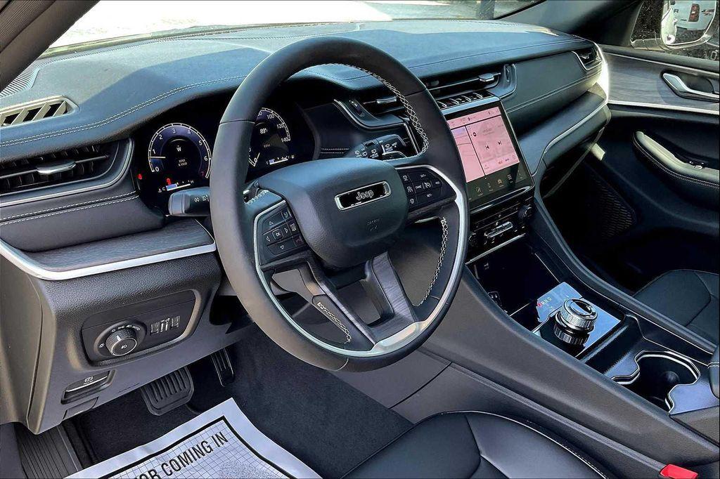 new 2025 Jeep Grand Cherokee car, priced at $42,310