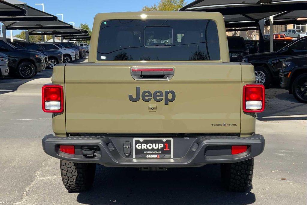 new 2025 Jeep Gladiator car, priced at $46,940