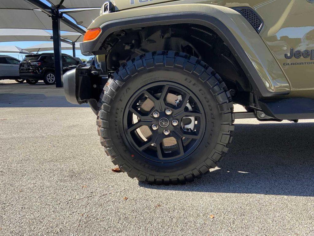 new 2025 Jeep Gladiator car, priced at $46,940