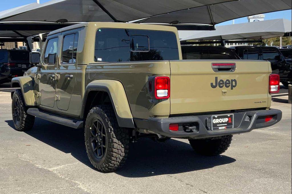 new 2025 Jeep Gladiator car, priced at $46,940