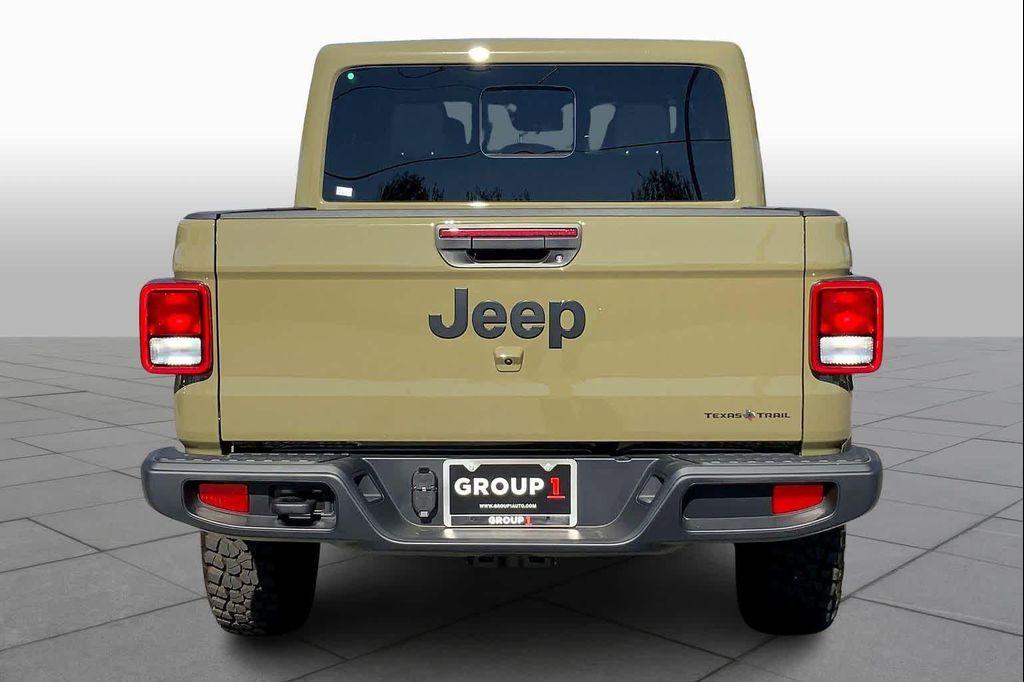 new 2025 Jeep Gladiator car, priced at $46,445