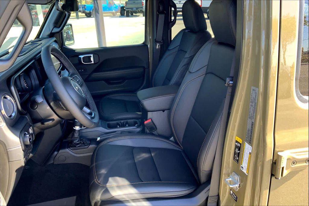 new 2025 Jeep Gladiator car, priced at $46,445