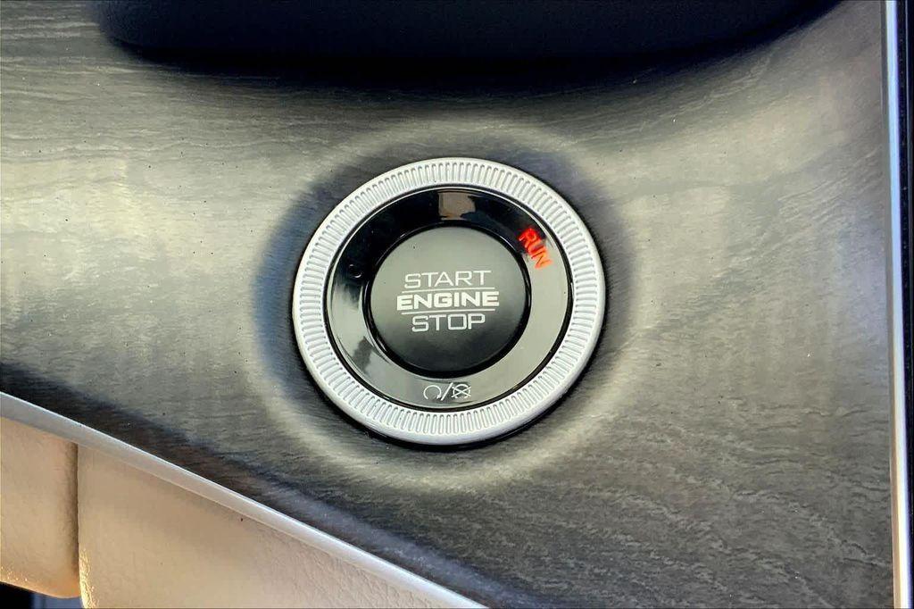 new 2025 Jeep Grand Cherokee car, priced at $51,117