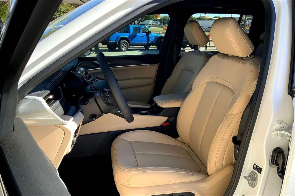 new 2025 Jeep Grand Cherokee car, priced at $51,117