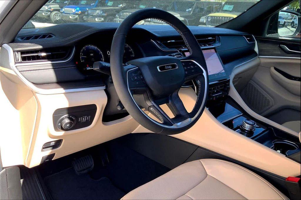 new 2025 Jeep Grand Cherokee car, priced at $51,117