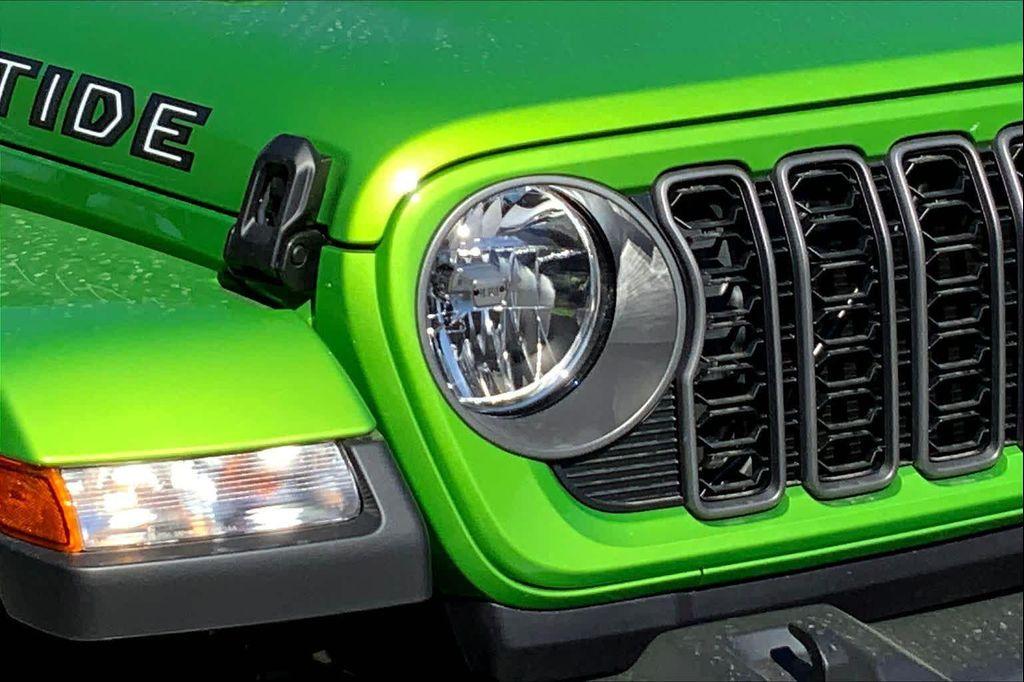 new 2025 Jeep Gladiator car, priced at $46,445
