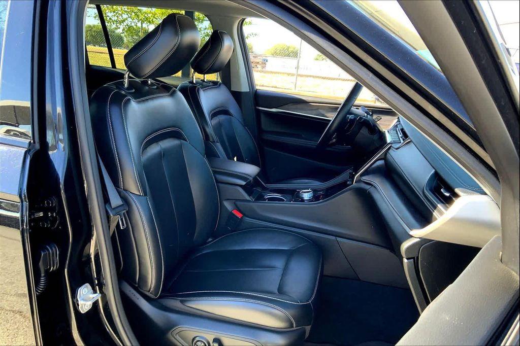 used 2021 Jeep Grand Cherokee L car, priced at $28,995