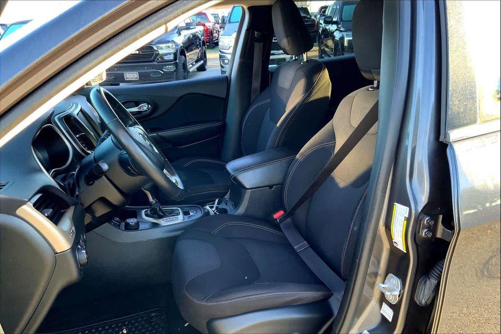 used 2015 Jeep Cherokee car, priced at $12,810