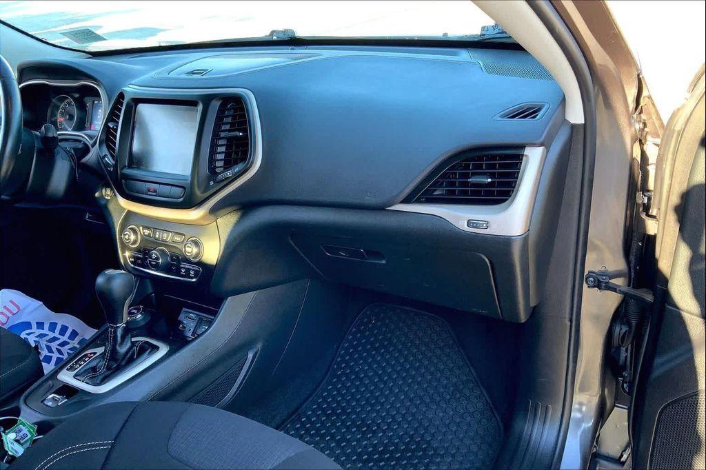 used 2015 Jeep Cherokee car, priced at $12,810